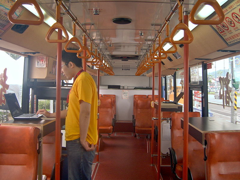 台灣曾押寶Wimax,無奈最後Wimax不敵LTE,圖為首都客運的Wimax公車。(photo by wikipedia)