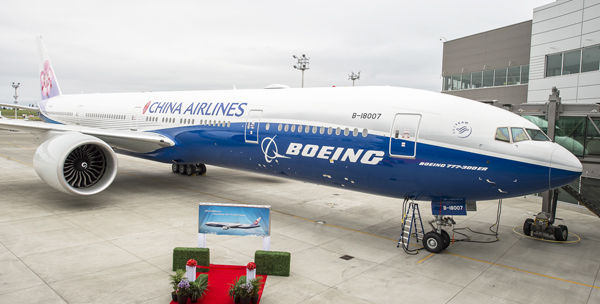 新的波音777-300ER採用中華航空與波音公司的經典彩繪,並自信將令航空迷驚艷。(photo by 中華航空)