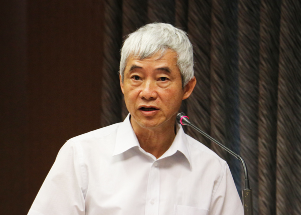 交通部長賀陳旦保證外溢水不會再造成桃機淹水,但內部管線破裂無法保證。(photo by 鄭羿菲/台灣醒報)