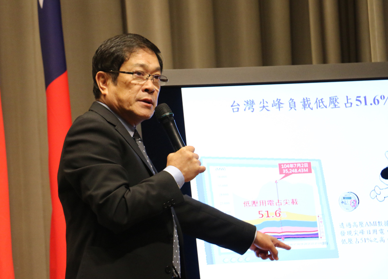 經濟部次長楊偉甫宣布經濟部將推動智慧電表政策,8年內裝完300萬戶,助民眾、政府研究用電模式來省電、省荷包。(photo by 鄭羿菲/台灣醒報)