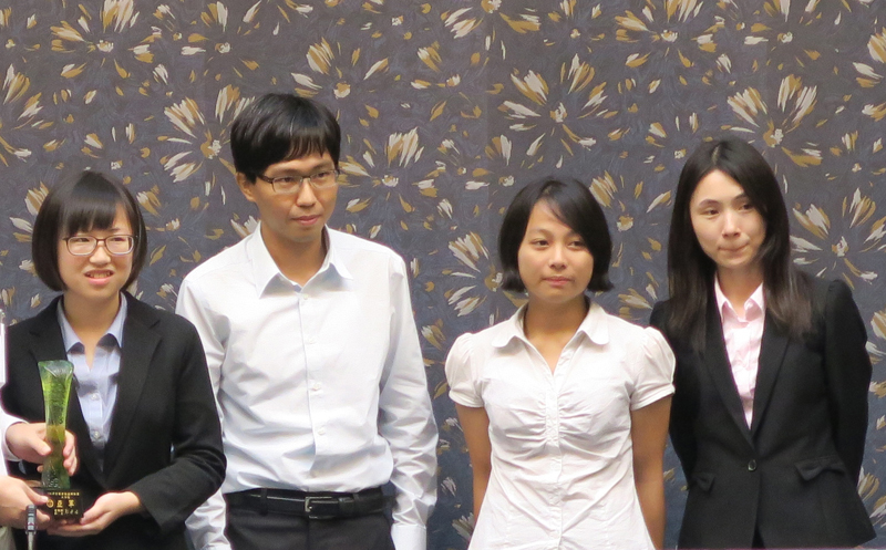 勞動盃辯論賽中意外竄出的黑馬「中國醫藥大學」,10日和台大一「論」高下,奪得亞軍。(photo by 林亭妤/台灣醒報)