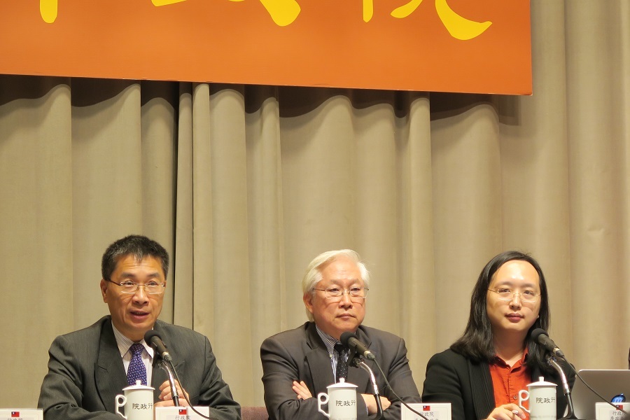 行政院院後記者會24日宣布通過《人類免疫缺乏病毒防治及感染者權益保障條例》修正草案。(photo by 林亭妤/台灣醒報)