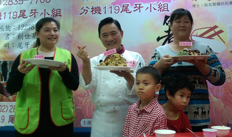 阿基師親自為莊媽媽一家下厨「遲來的團圓飯」,讓人暖到心坎裡。(photo by 林祉延/台灣醒報)