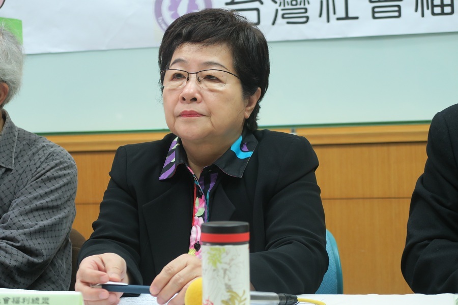 台灣社會福利總盟理事長陳節如建議,照管人員上頭的督導人力應改以專任公務人員取代約聘僱任用。(photo by 林亭妤/台灣醒報)