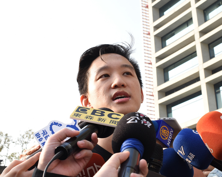 Uber支持者力挺諷陳舊法規像牛車- 台灣醒報Awakening News Networks