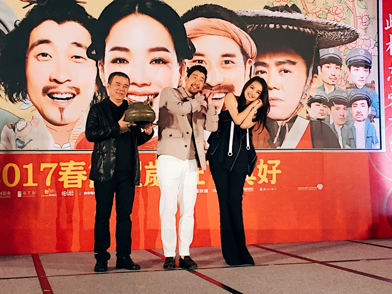 導演陳玉勳(左)、王千源(中)、舒淇(右)27日在東方文華酒店出席《健忘村》電影發佈會。(photo by 莊舒羽 / 台灣醒報)
