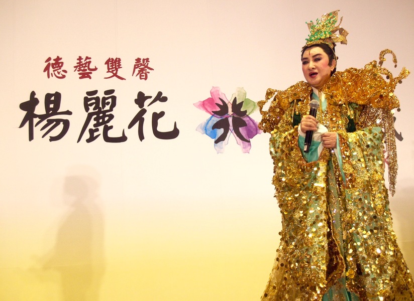 有「台灣歌仔戲界第一小生」與「歌仔戲皇帝」之稱的楊麗花,再次穿起戲服,隨即勾起許多台灣人的共同回憶。(photo by 李牧權/台灣醒報)