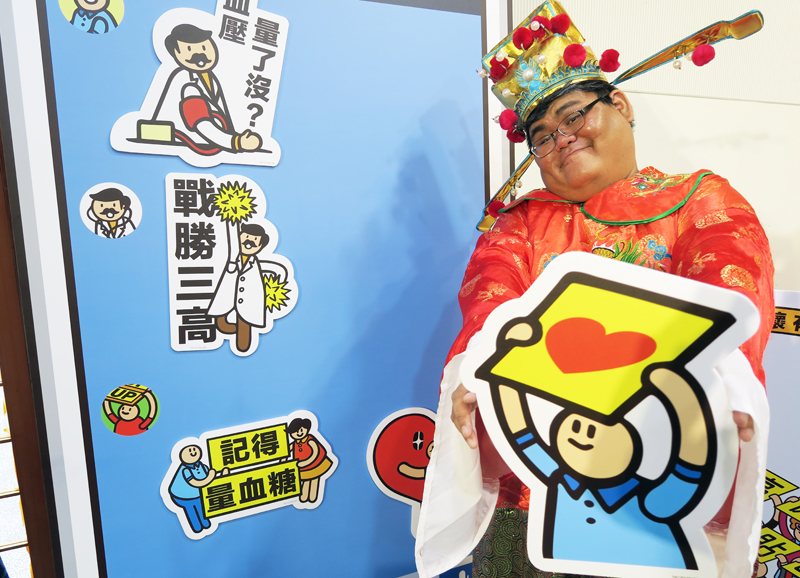 一名30歲陳先生外型如胖胖的福氣財神爺,在一次寒流夜中昏迷送醫,才發現自己竟已罹患高血壓。(photo by 林亭妤/台灣醒報)