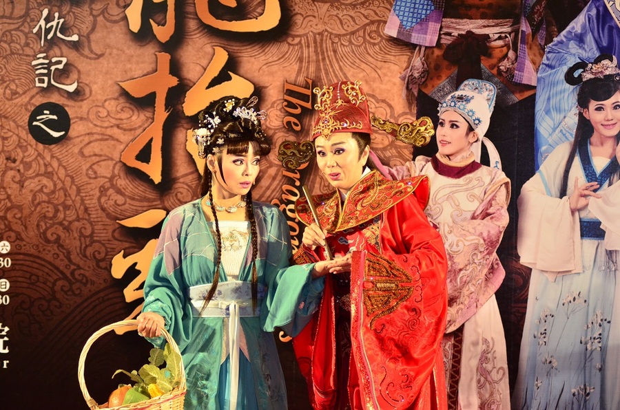 明華園最新力作《龍抬頭》精彩劇照(右為孫翠鳳,左為陳雅升)。(photo by郭恩孝/台灣醒報)