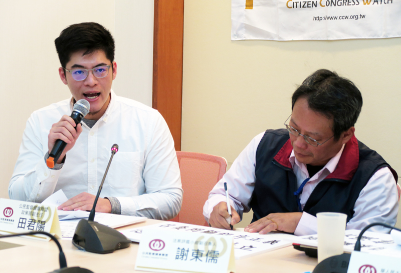 公督盟16日呼籲,欲投入市長戰的立委也不要忘記法案的推動,且勿將公費助理當作私人助選員。(photo by 林亭妤/台灣醒報)