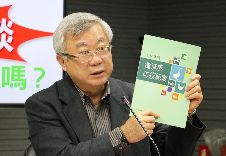 前農委會主委陳保基認為,禁宰禁運排除白肉雞等於對只做半套,無法斷絕禽隻移動帶來的傳染風險。(photo by 鄭羿菲/台灣醒報)