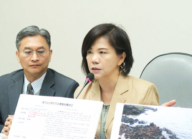 民進黨13日召開記者會,呼籲海污法盡速提高罰則。圖為黨團幹事長葉宜津。(photo by 林亭妤/台灣醒報)