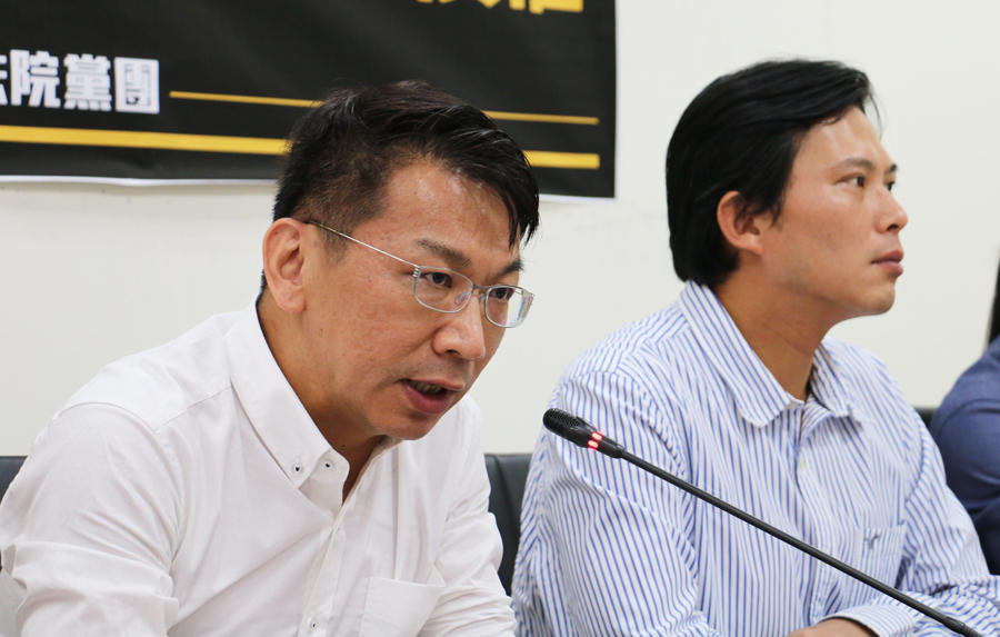 時代力量黨團提出遺贈加稅最高到30%法案,引起專家不滿地批評「亂加碼」。(photo by 鄭羿菲/台灣醒報)