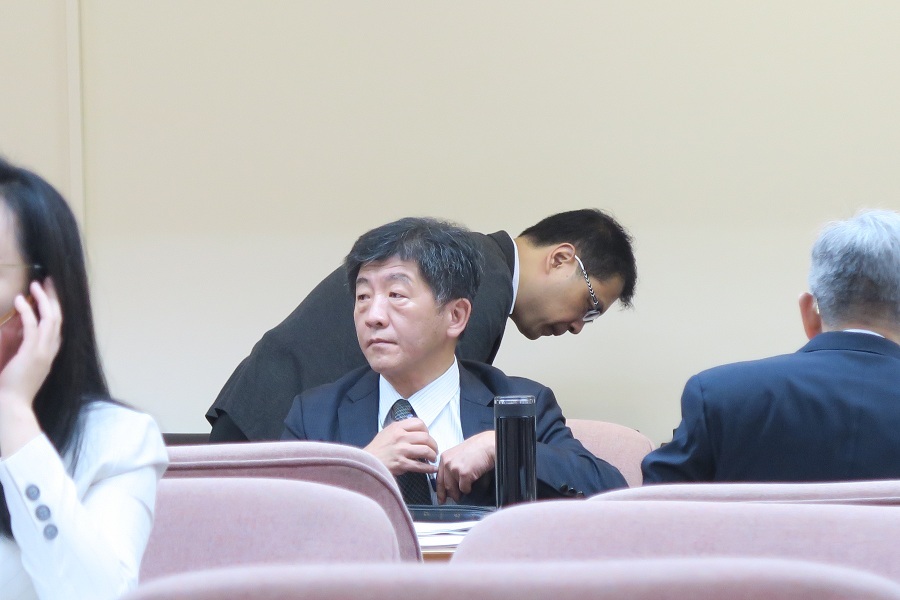 衛福部長陳時中(中)20日在立法院表示,就算今年沒有收到WHA邀請函,我國也不會缺席大會。(photo by 林亭妤/台灣醒報)