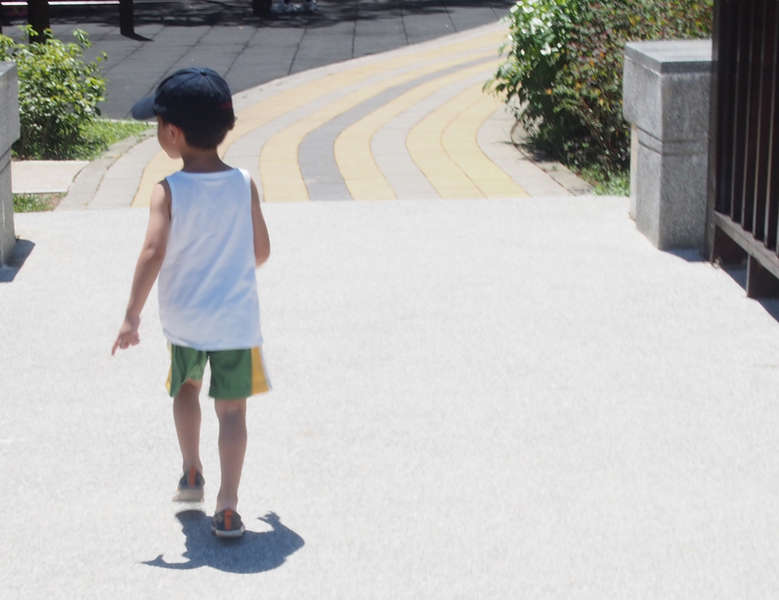 馬偕過敏免疫風濕科主任高羽璇指出,「幼年型特異性關節炎」早上起床後會關節疼痛,但隨著活動後會漸漸改善不適現象,家長需多注意。(photo by 本報資料照片)