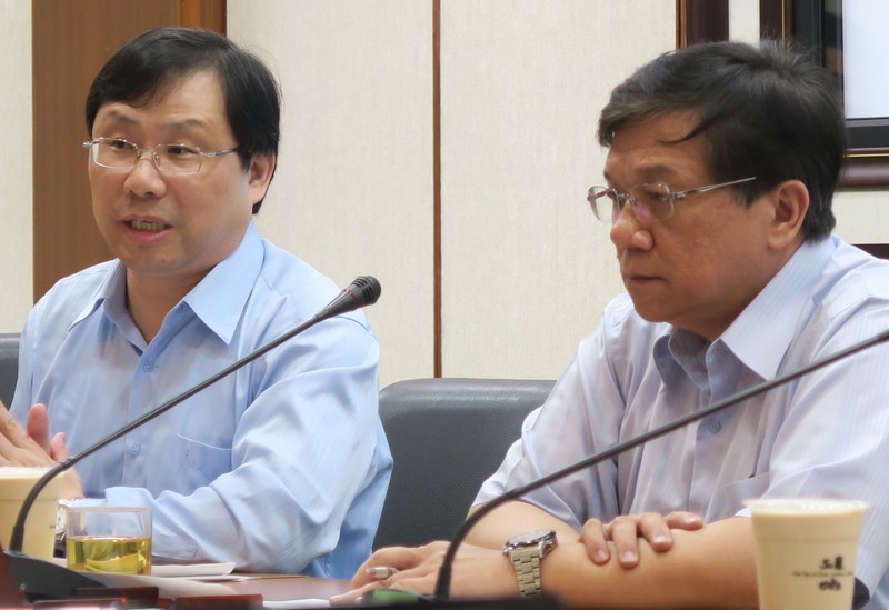 經濟部16日召開記者會,圖左為能源局局長林全能。(photo by 林亭妤/台灣醒報)