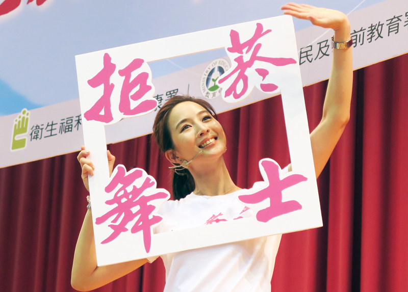 藝人張鈞甯呼籲大家一起在臉書換上「拒菸舞士」大頭貼。(photo by 林亭妤/台灣醒報)