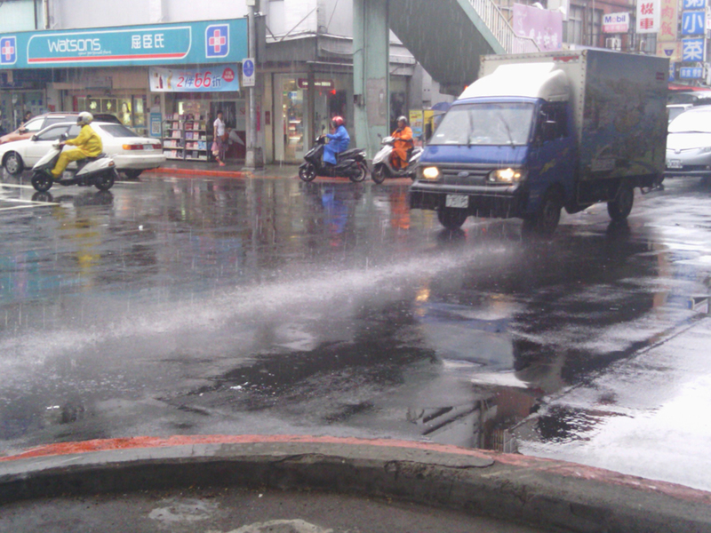 梅雨鋒面頻頻降雨,但這樣的降雨天氣還得至少持續9天。(photo by 李季霖 on flicker- used under Creative Commons license)
