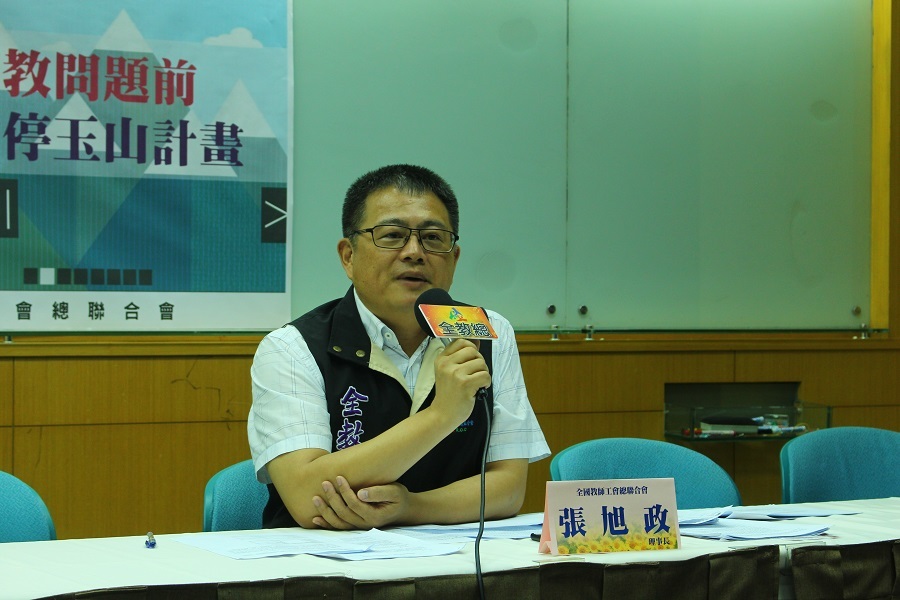 全教總理事長張旭政說,高教問題並不在於人才外流,而是流浪博士、少子化、專任與兼任教師等問題。(photo by 譚有勝/台灣醒報)