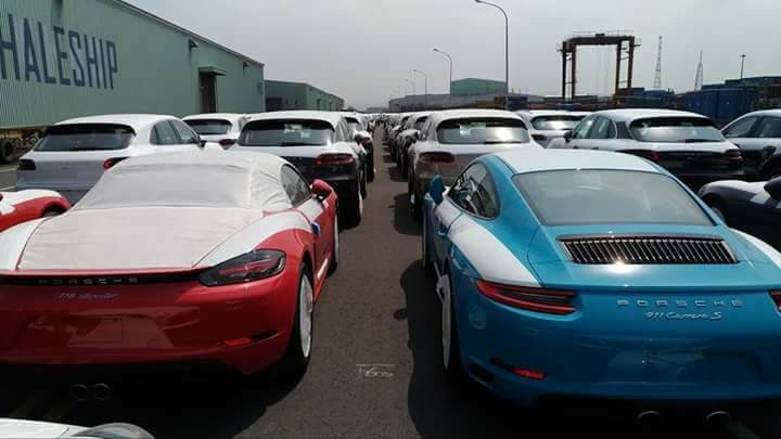 台中港可見滿滿的奢華跑車,稅賦卻與平價國民車一般。(圖:臉書網友提供)