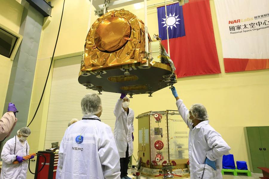 斥資56億元自主打造的福衛五號衛星在首波傳回的遙測照片,出現模糊、光斑的情況,研判是失焦所致。(photo by 國家實驗研究院臉書)