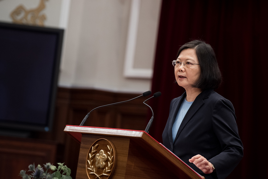 總統蔡英文主持民進黨全國黨員代表大會,在討論赦扁案前卻發生「人數不足」窘境,最後僅能宣布,全數17案送交中執會研議,散會。(photo by 總統府)