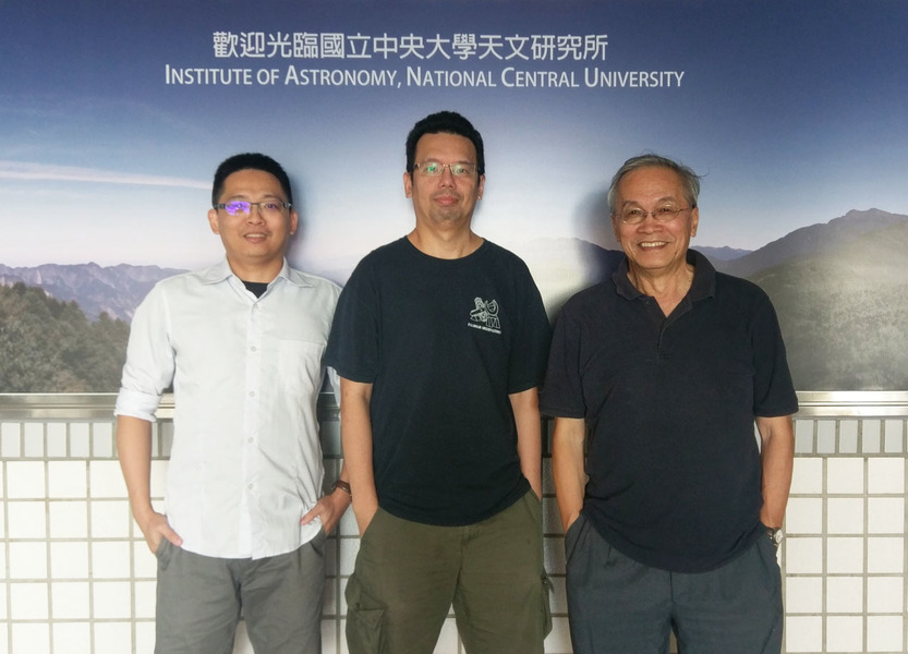 中央大學葉永烜教授-右,台灣參與GROWTH 計畫主持人饒兆聰教授-中,俞伯傑博士-左。photo by 中央大學提供。