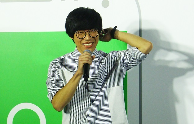 音樂鬼才盧廣仲改編自己的歌曲,以親民逗趣的唱技演出,提醒民眾註冊網路帳戶時,不要隨便將「4位驗證碼」傳給其他人。(photo by譚有勝/台灣醒報)