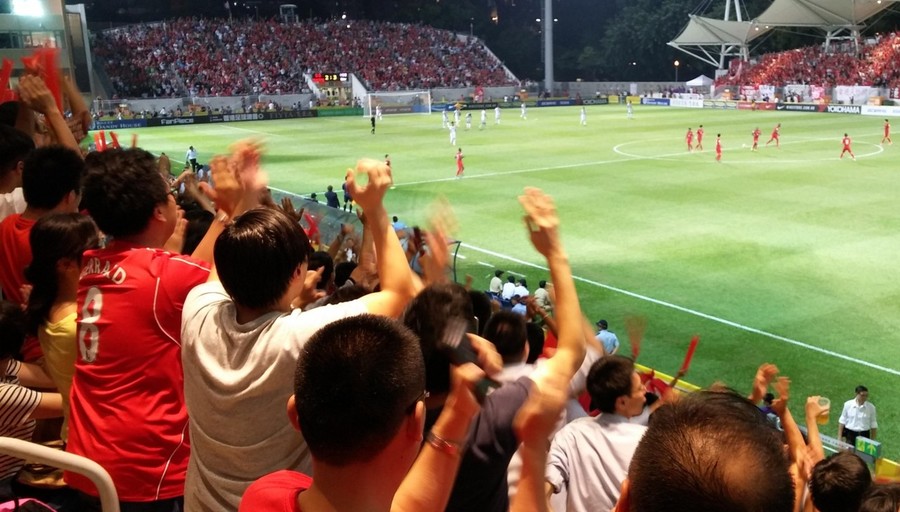 不少香港青年球迷近年多次在港隊出賽的國際賽事中,對中國國歌報以噓聲,換來亞洲足協發嚴厲警告。(photo by 香港電台)