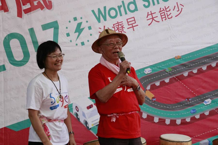 民眾參與中風知識闖關活動,氣氛熱烈。(photo by 黃俊翔/台灣醒報)
