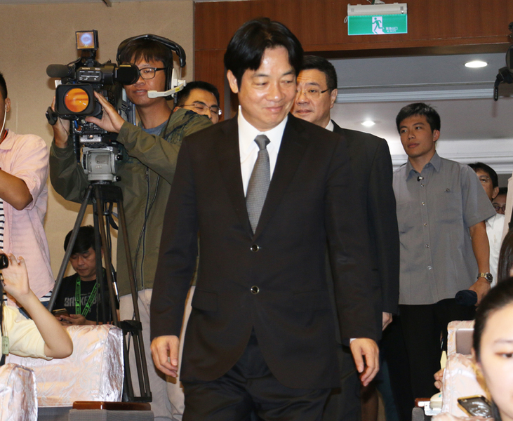 行政院長賴清德17日將下鄉到屏東與地方政府互動,各節猜測賴揆下鄉是為2018年地方選舉暖身,但賴則否認。(photo by 鄭羿菲/台灣醒報)