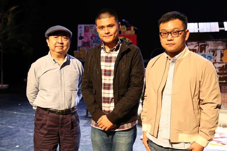 劇本農場計畫主持人 王友輝(左)阮劇團團長 汪兆謙(中)劇作家 許正平(右)三人針對《水中之屋》這部作品做了許多的講解,期盼進場的觀眾們能夠有好的體驗。(photo by 廖玄宇/台灣醒報)
