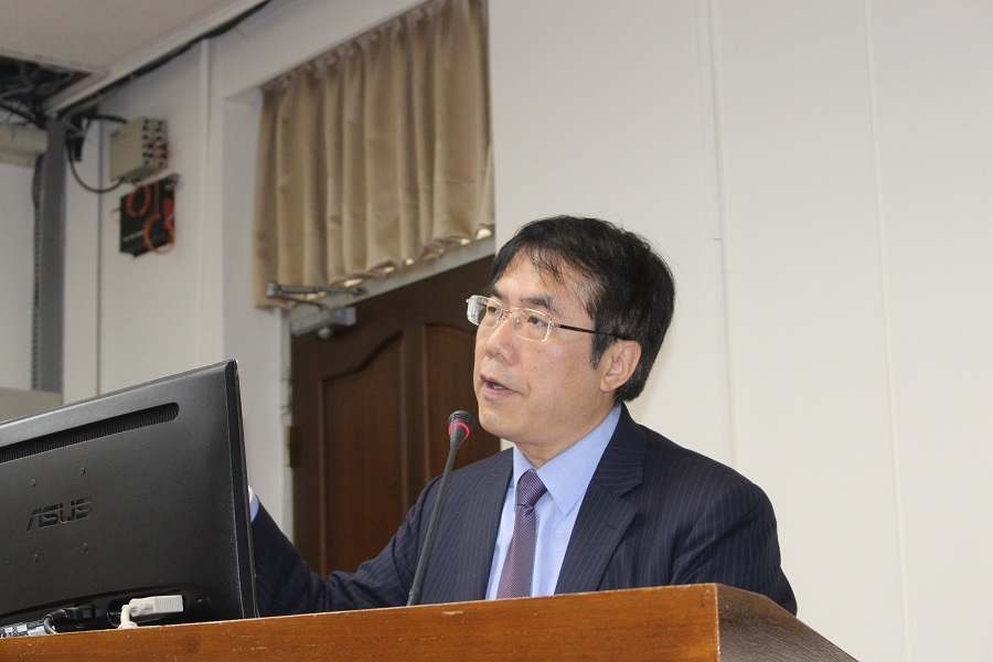 民進黨立委黃偉哲憂慮,空污修法環保署「會商」經濟部改為「會同」會讓經濟部架空環保署的職權,讓燃煤總量管制排放卡關。(photo by 譚有勝/台灣醒報)
