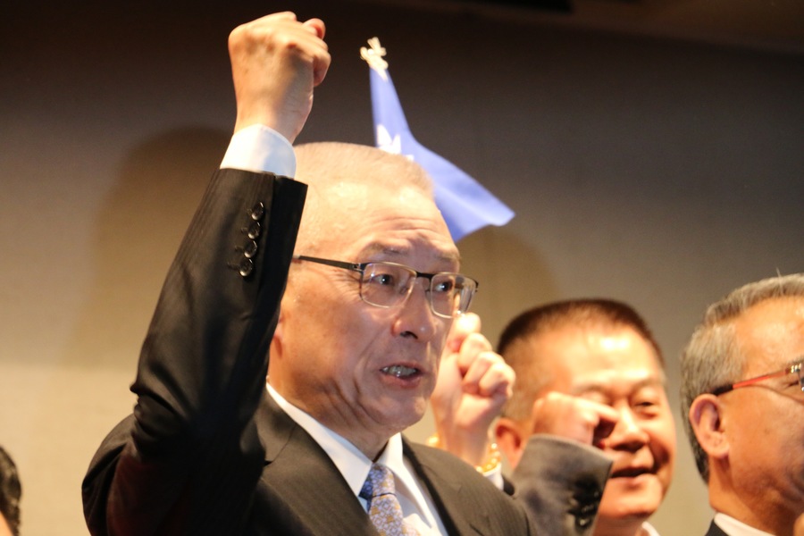 人民對四大政黨的表現都超過4成以上不滿,而對在野的國民黨,不滿意度甚至超過民進黨,學者認為黨主席吳敦義應自我檢討。(photo by 鄭羿菲/台灣醒報)