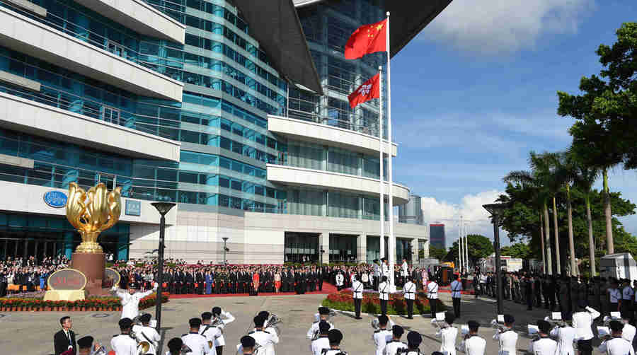 中國大陸利用《國歌法》對港青作「教育工具」,以增加他們對中國的歸屬感,卻恐怕會適得其反。(photo by 網上圖片)