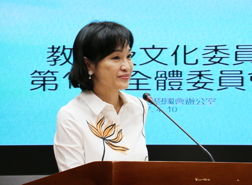 國民黨立委柯志恩指出,教育部行文台大要求說明文書,都引用特定媒體報載,很明顯是政治化卡管。(photo by 鄭羿菲/台灣醒報)