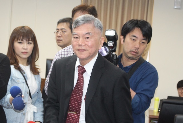 經濟部長沈榮津29日受訪時表示,核二廠測試時因為設備過敏啟動了保護機制而安全停機,真相仍在調查中。(photo by 譚有勝/台灣醒報)