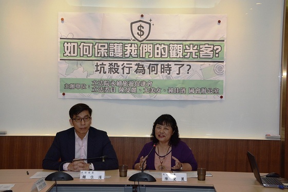 圖說:立委陳曼麗(右)呼籲政府公權力該重視觀光夜市的消費糾紛問題,並提出3點具體措施。(photo by 立委陳曼麗facebook)