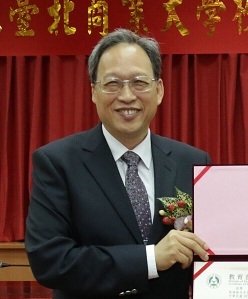 教育部主任秘書朱楠賢出席北商校長續聘典禮致詞,受訪時表達對卡管案延燒到教育部人事異動的看法。(photo by 宋秉謙/台灣醒報)