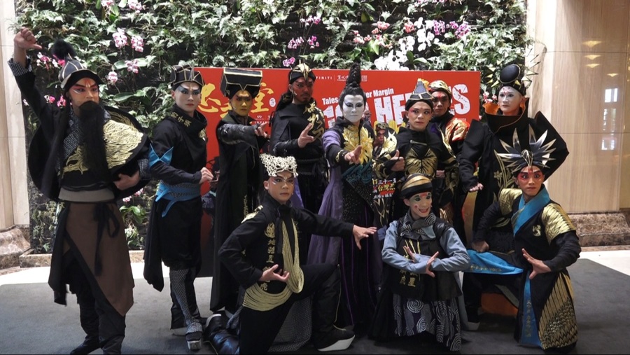 導演吳興國帶領年輕的一代戲曲學院學生登台演出,將古典與流行結合詮釋。(photo by 毛上仁/台灣醒報)