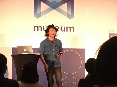 KKFarm合夥人吳柏蒼24日舉例說明Muzeum的應用細節,他表示,全球趨勢區塊鏈技術能解決交易間繁雜瑣事。(photo by 宋秉謙/台灣醒報)