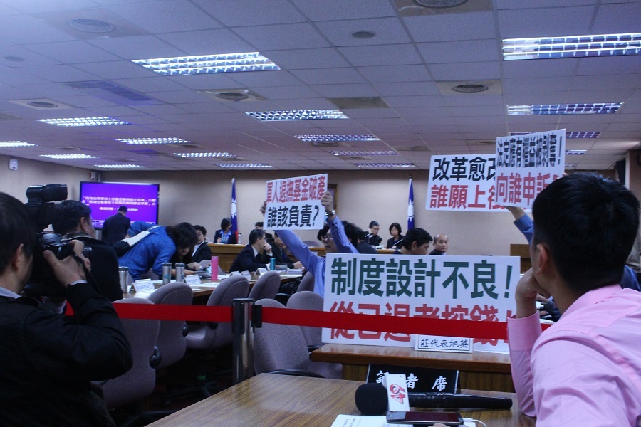 反年改團體八百壯士獲國民黨推薦首度出席公聽會,期許能夠透過公聽會能得到共識。(photo by 譚有勝/台灣醒報)