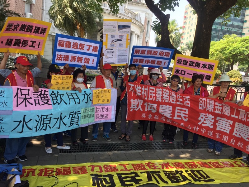 水資源聯盟與數個環團26日至監察院陳情,希望糾正政府地方政府劃設公告「飲用水取水口一定距離」。(photo by 毛上仁/台灣醒報)