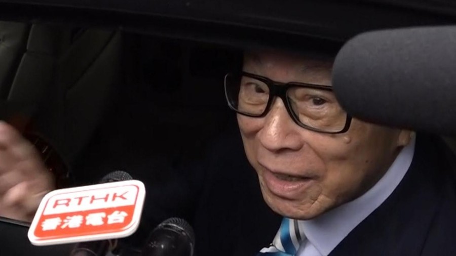 香港首富李嘉誠10日正式退任長和系主席,轉任集團資深顧問,對於退休,他表示心情很好,未來會繼續上班。(photo by 香港電台)