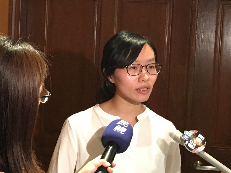 家長代表王思涵表示,「私幼公共化」政策補助對象不該是私立幼兒園。(photo by 蘇盈之/台灣醒報)