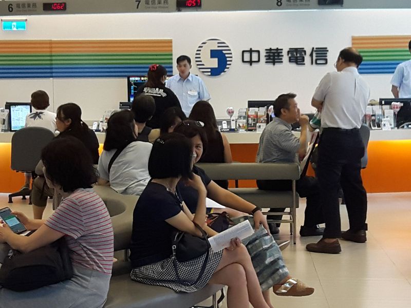 中華電信推出499吃到飽方案,日前被電信員工爆料網速會較慢,中華電信代理發言人沈馥馥澄清選擇吃到飽的用戶上網速度都是相同的。(photo by台灣醒報資料庫)
