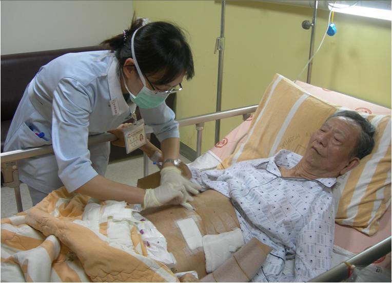 台大家庭醫學科教授邱泰源指出,政府應教育民眾對安寧照護有正確的認識,各醫院應也妥善利用安寧病房。(photo by 台灣醒報資料庫)
