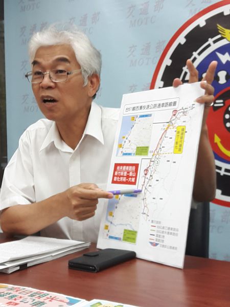 公路總局副局長許鉦漳12日表示,公總端午連假推5天疏運計畫。(photo by藍苡瑄/台灣醒報)