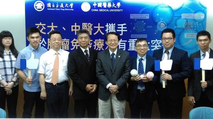 圖說:交通大學與中國醫藥大學團隊13日發表新奈米腫瘤藥物,抗癌效果佳,副作用小,成果已發表在世界一流期刊《自然奈米科技》(photo by 蔡岳宏/台灣醒報)