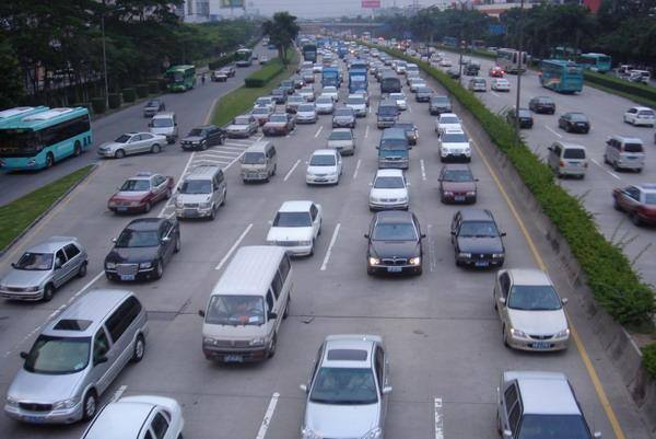 高速公路局表示,這次端午只放3天,算是短假期,大約是平常交通量的1.5倍。(photo by Wikimedia Commons)